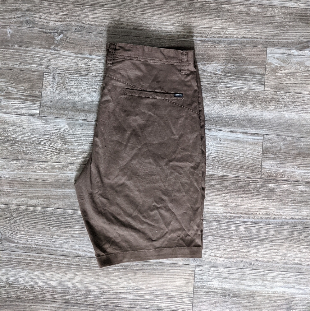 Men's size 38 Volcom shorts